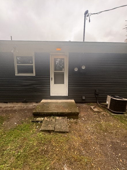 Building Photo - 12-14 Grove Ct