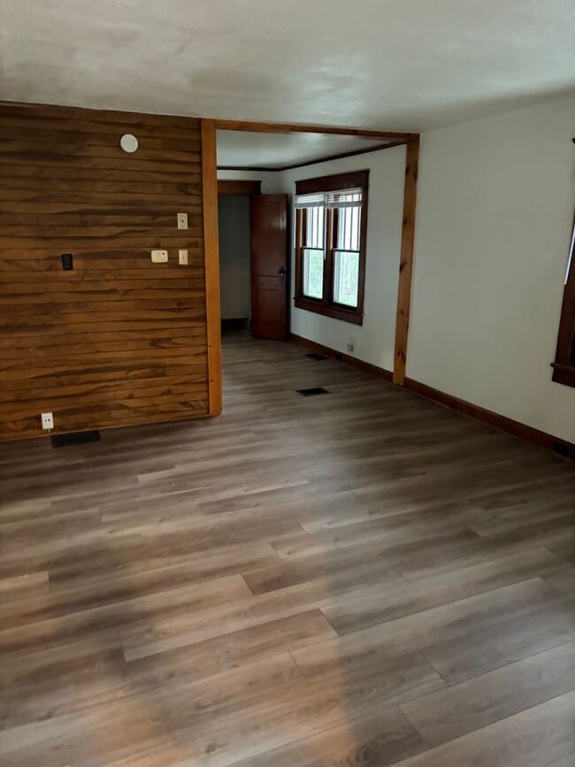 Building Photo - 414 E Hillside Dr