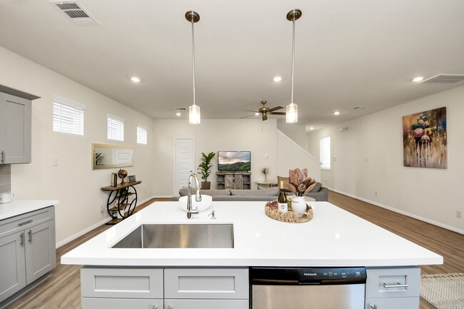 Building Photo - 14967 Eagle Feather Dr