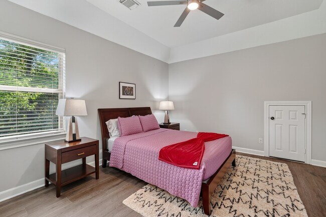 Building Photo - 110 S Veilwood Cir
