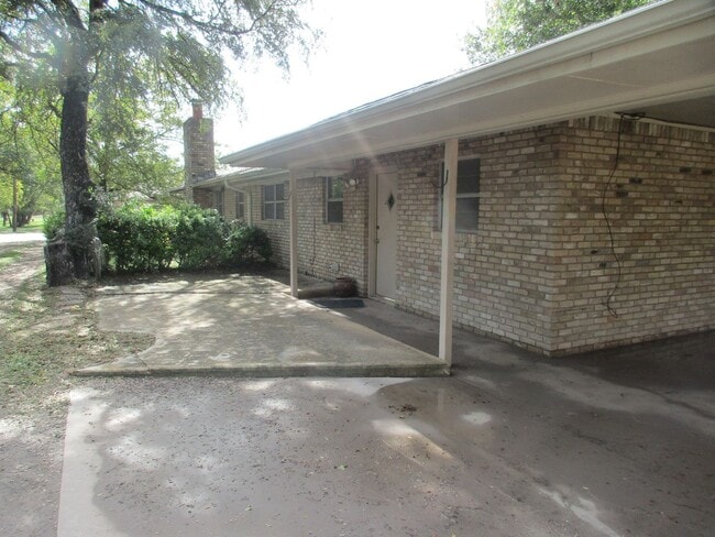 Building Photo - 1/1 Duplex with Carport