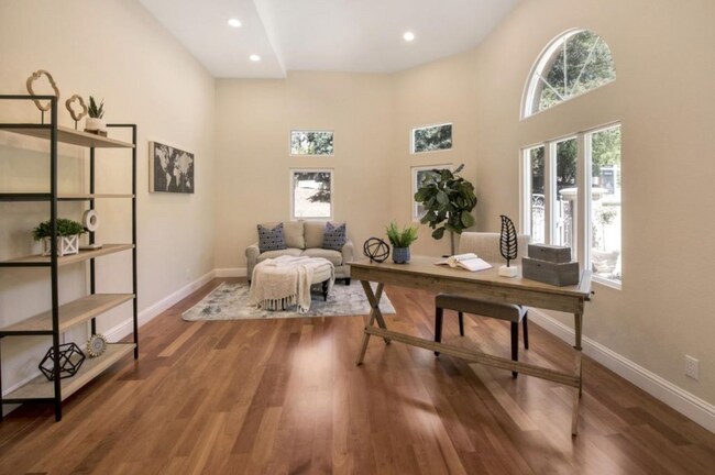 Building Photo - Gorgeous Monte Sereno Estate on Spacious Private Lot