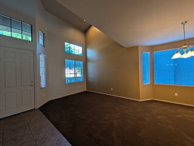 Building Photo - Beautiful home, close to Walmart, Sprouts and much more.