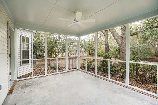 Building Photo - Stunning 3-bedroom, 2.5-bathroom home located in desirable Mt. Pleasant, SC