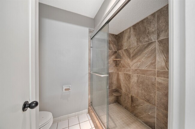 Building Photo - 20309 Sunny Shores Dr