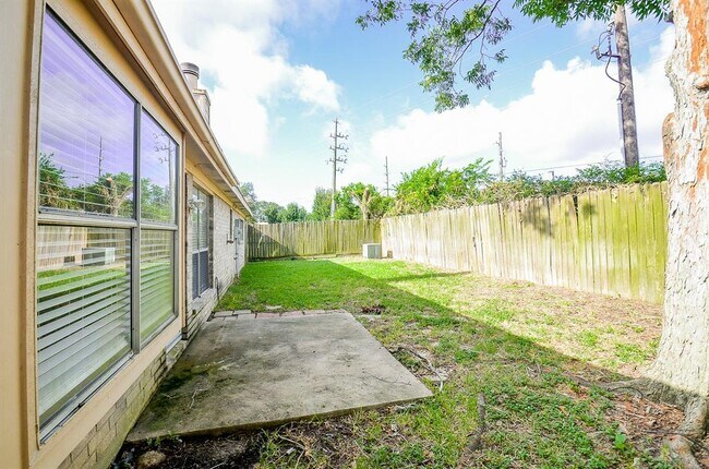 Building Photo - 1246 Summer Park Ln