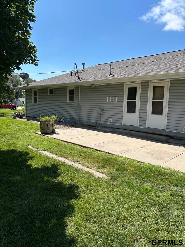 Building Photo - 672 N 14th Ave