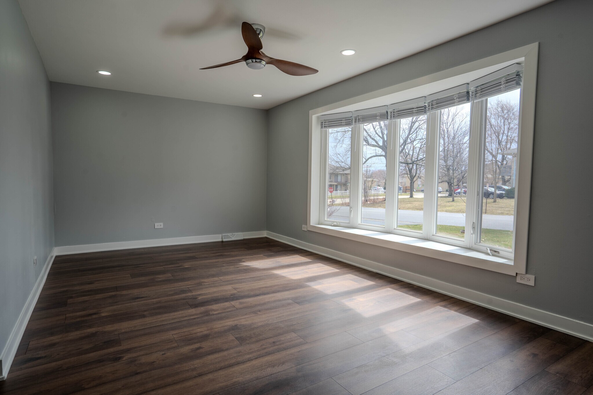 Building Photo - 620 57th St