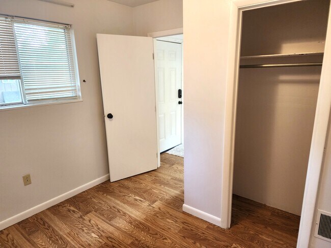 Building Photo - 3884 N West River Rd