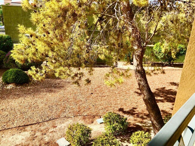 Building Photo - Meridian Luxury Condo. 1 Bd 1 Ba, Utilities & Cable Services NOT included in advertised rental rate!