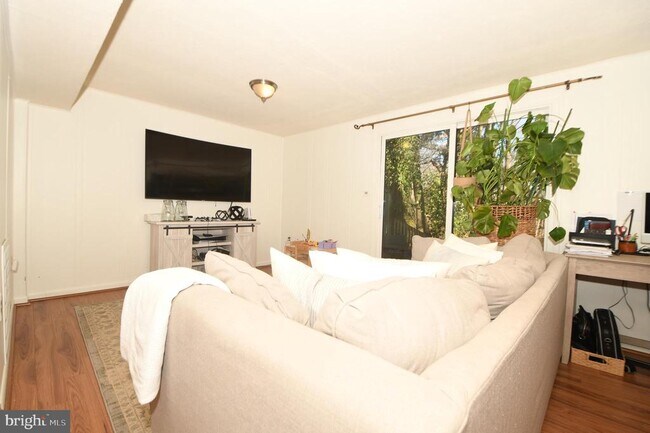 Building Photo - 7812 Briardale Terrace