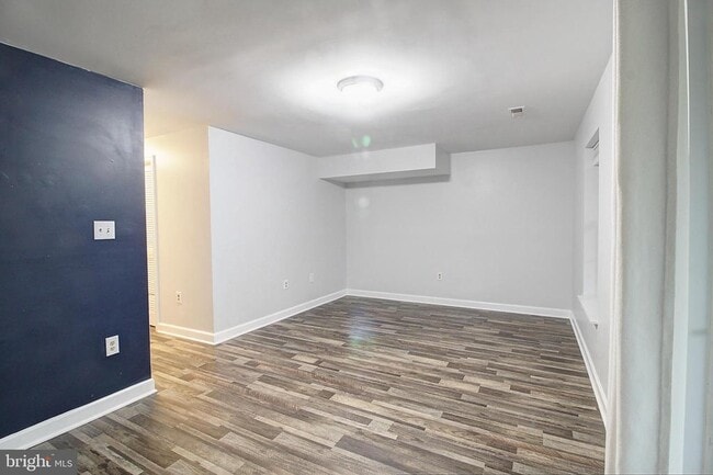 Building Photo - 9261 Ridgefield Cir