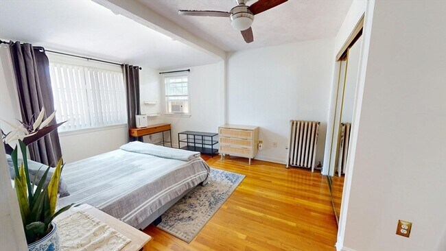 Building Photo - 54 Linwood St