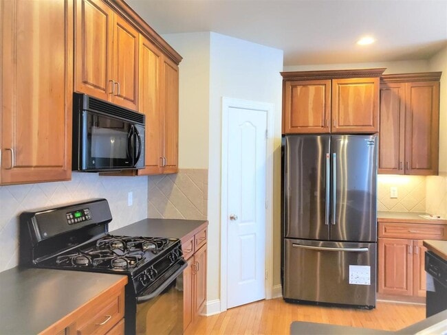 Building Photo - 102 Alden Village Ct