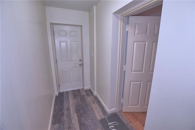 Building Photo - 417 10th St NE