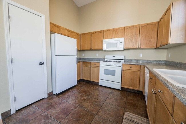 Building Photo - Stunning Single Story in Henderson