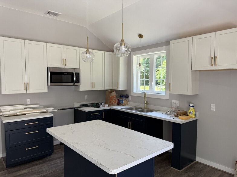 eat in kitchen. all new appliances - 18 Montello St