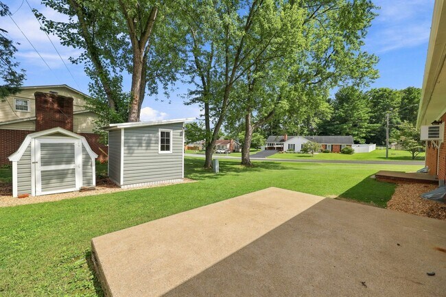 Building Photo - 15 Eavers Cir