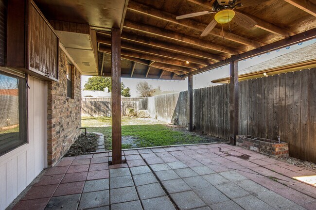 Building Photo - 2015 Stradivarius Ln