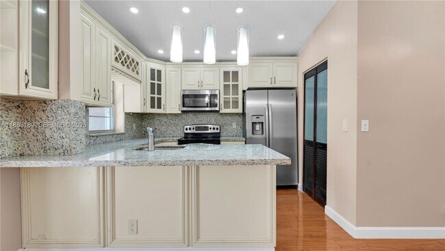 Building Photo - 570 Woodgate Cir