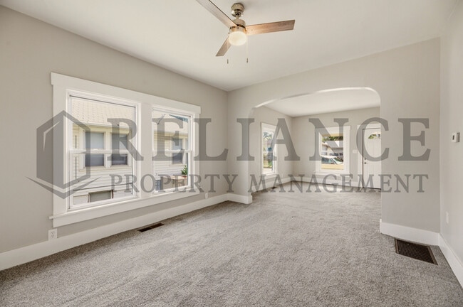 Building Photo - 619 Houser Dr