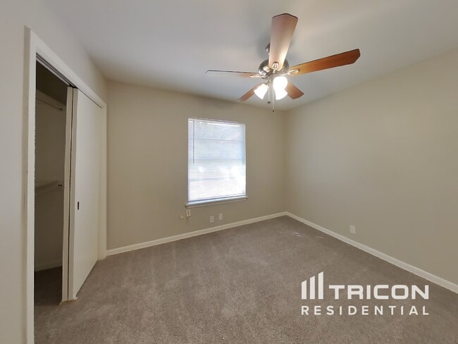 Building Photo - 1506 Viewridge Dr
