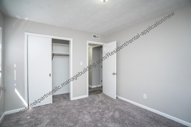 Building Photo - 2525 Lakeview Ave