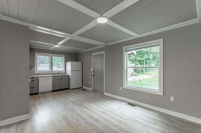 Building Photo - 2 Bedroom Home in East Ridge