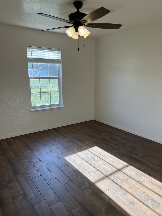 Building Photo - 250 Betty Jane Ln