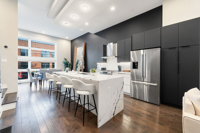Building Photo - 2019 N Bingham St