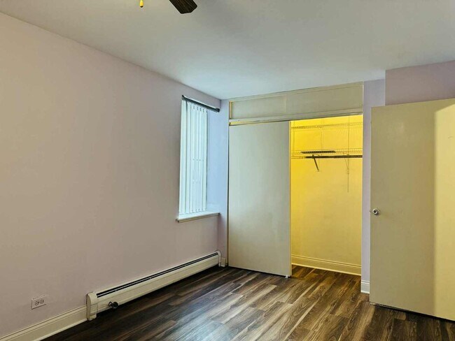 Building Photo - 7320 N Rogers Ave