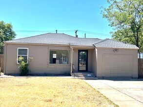 Building Photo - Charming 3 bedroom