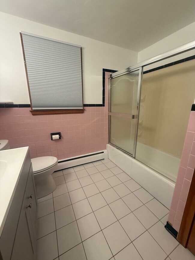 Building Photo - 250 Oakland Ave