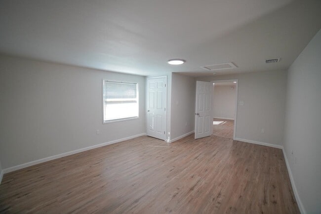 Building Photo - 5057 Tillie Ln