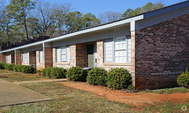 Building Photo - Falcon Manor II