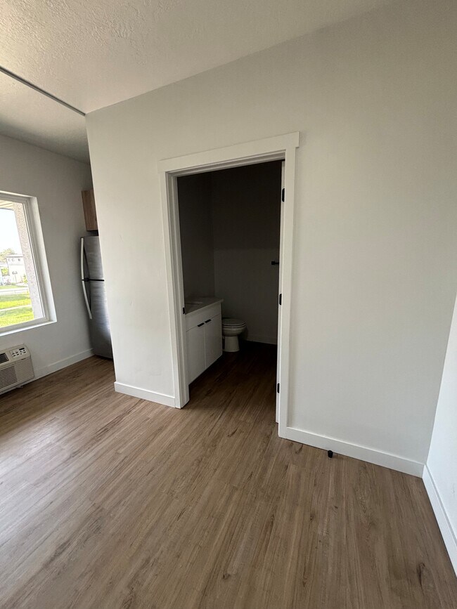 Building Photo - 404 E 5600 S