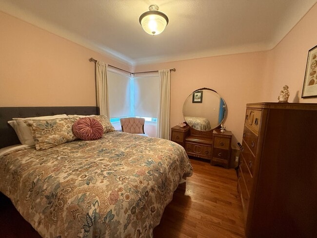 Building Photo - Great Seabright area 2/1 Fully Furnished Home
