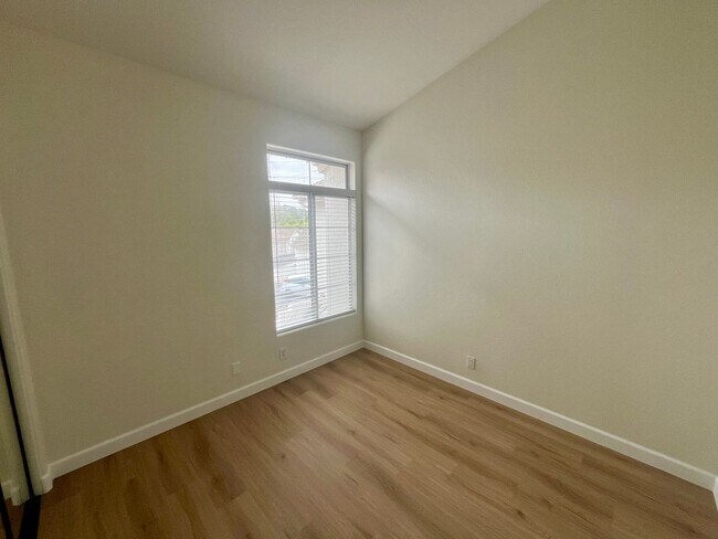 Building Photo - Gorgeous 3 bedroom 2 bath Rancho del Oro C...
