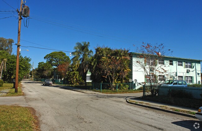 Primary Photo - Lakeside Colony Apartments