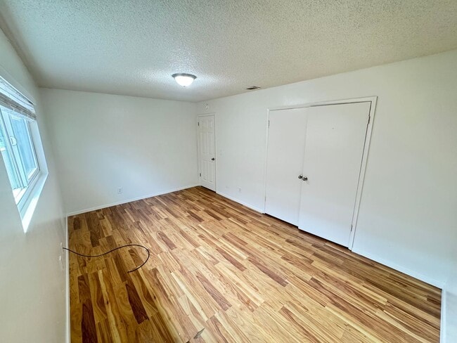 Building Photo - 647 Newport Ave