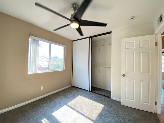 Building Photo - Santa Fe Hills 4 Bedroom Home