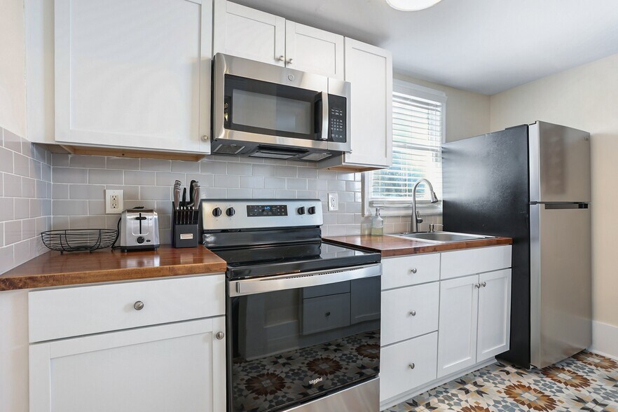 Building Photo - 303 W Park Ave