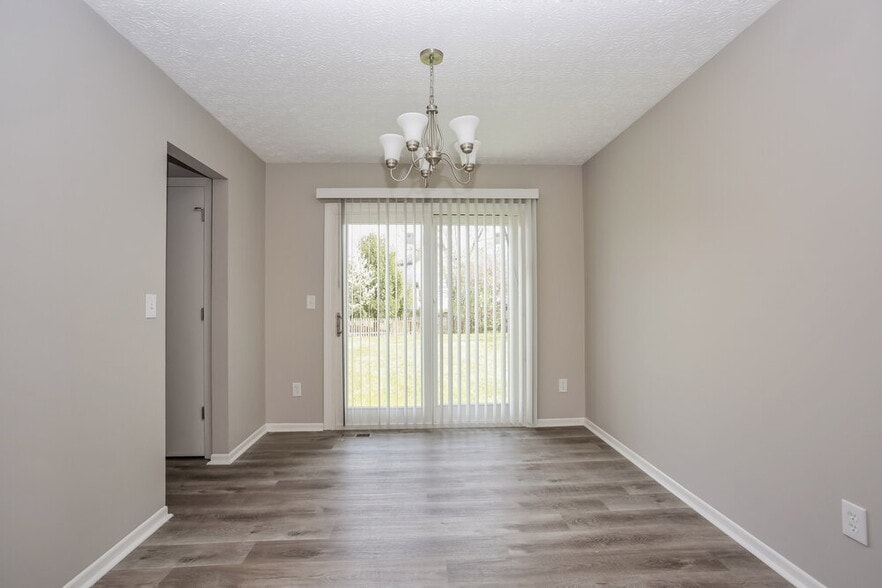 Building Photo - 3150 Plainfield Ct