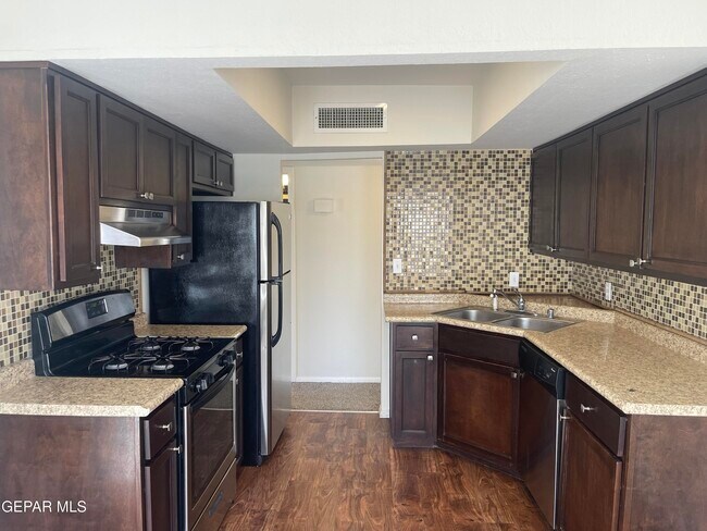 Building Photo - 10640 Cuatro Vistas Dr