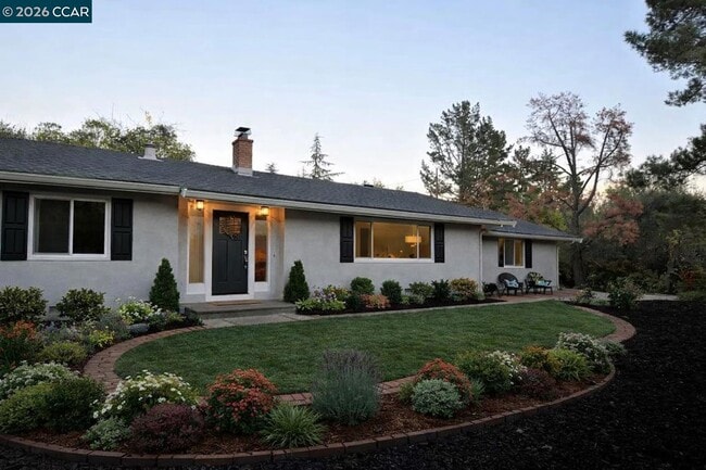 Building Photo - 8 Cherryhills Ct