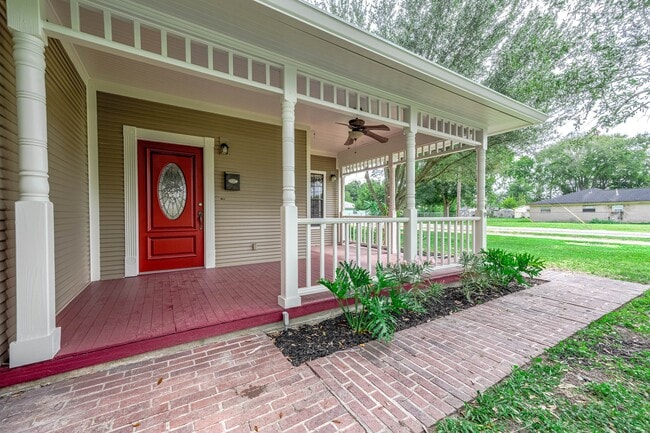 Building Photo - 2245 N Austin Ave