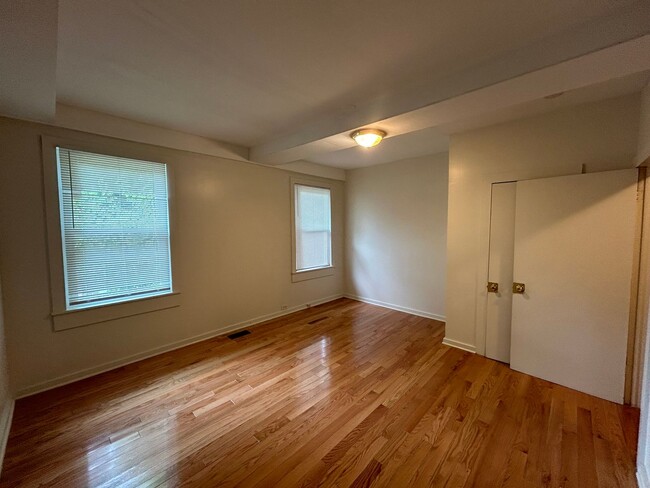 Building Photo - Spacious 2 Bed 2 Bath House with Storage /...