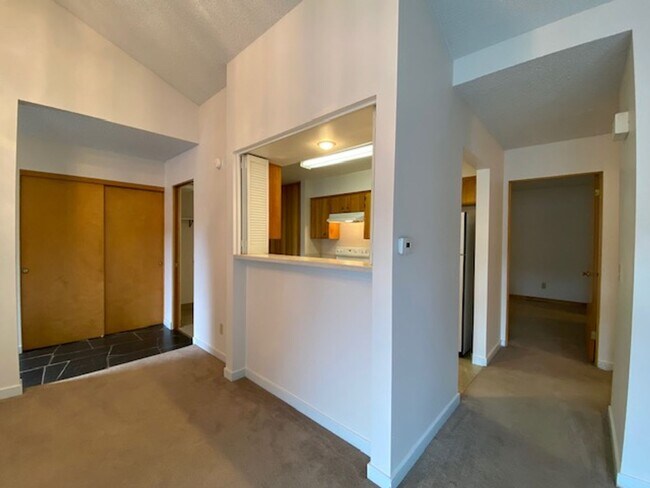 Building Photo - 1151