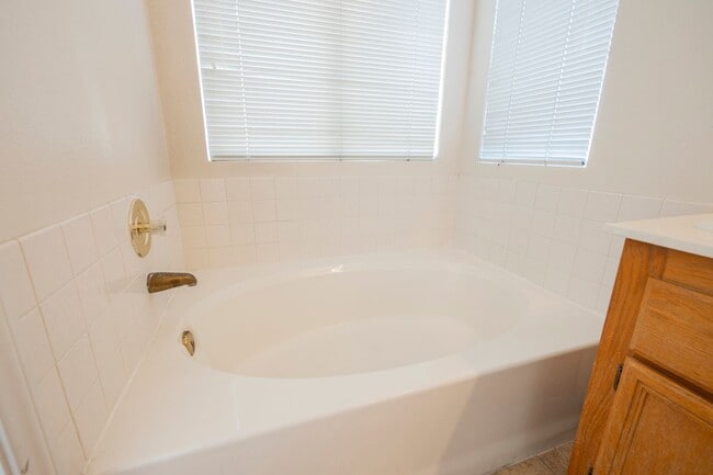 Building Photo - Honey, I’m Home! This Lovely 3 Bedroom, Two-Story Home Is Located In Summerlin.