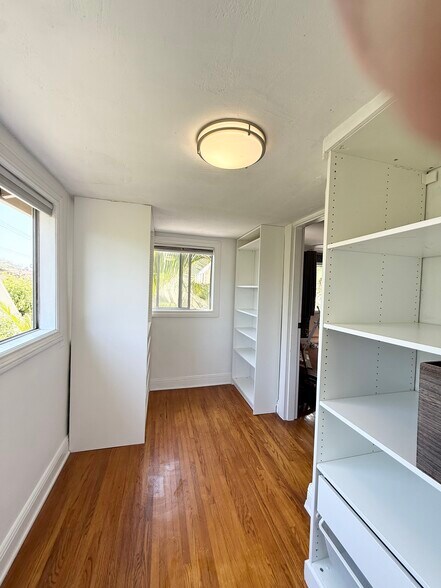 Building Photo - 1082 Meadowbrook Ave